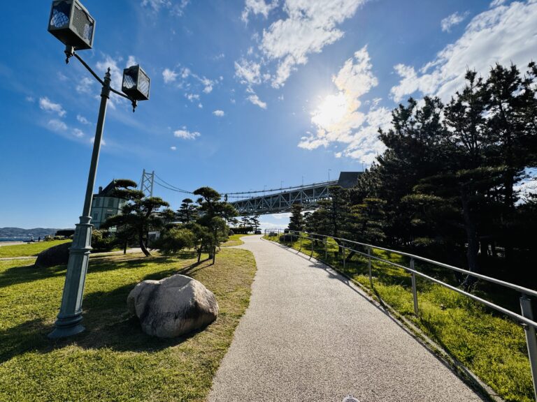 明石海峡大橋を望む舞子公園